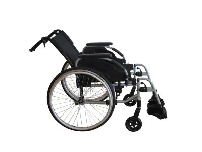 Manueller Rollstuhl Invacare Action 2 NG seitliche Ansicht