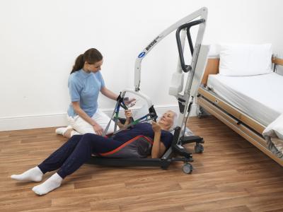 Produktbild Invacare Birdie EVO Bodenaufnahme